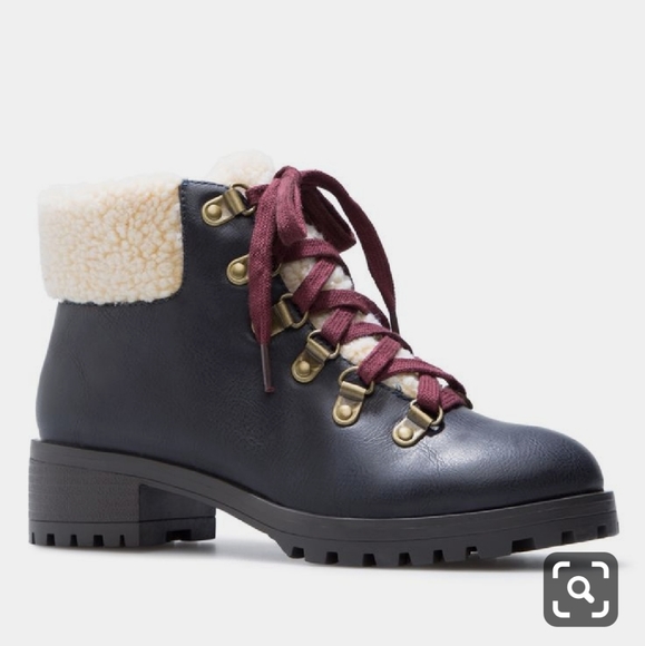 Navy faux shearling nordic boot with red laces - Picture 8 of 8